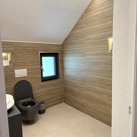 Kulla Emini Valbone Apartmán *