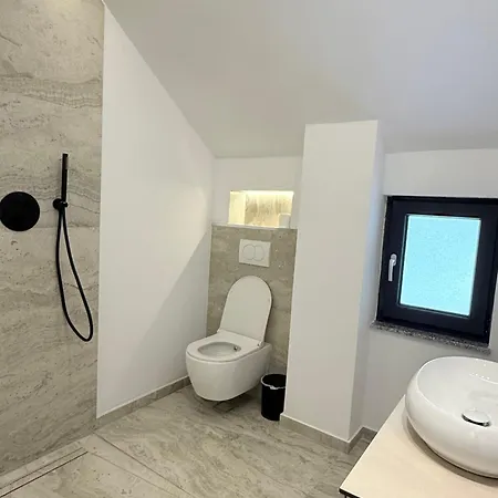 Kulla Emini Valbone Apartament Tropoje